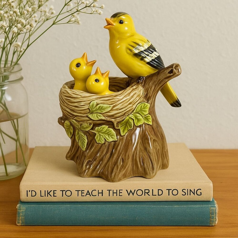 Otagiri Goldfinch Bird Figurine Music Box Animated Rotating Woodland Home Decor
